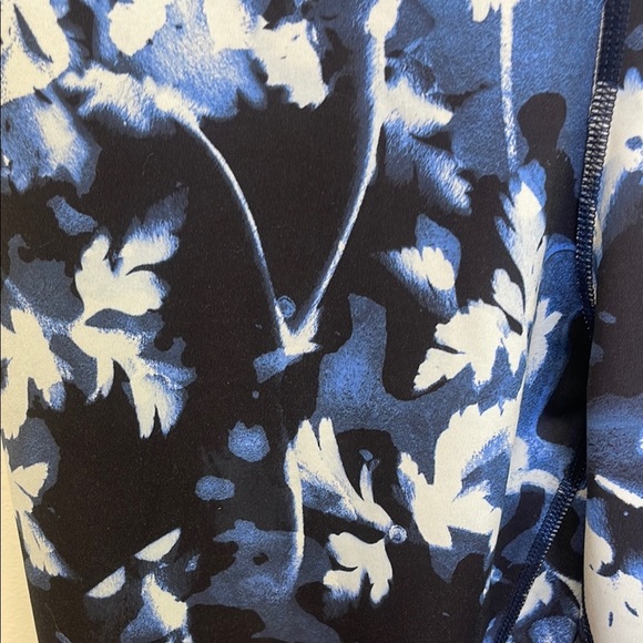 Nike Blue Floral Leggings - Picture 4 of 6